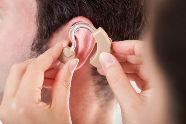 Mikor van szükség hallókészülékre?
