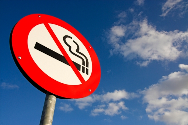 A dohányzás teljes közterületi tiltásért indulhat népszavazás