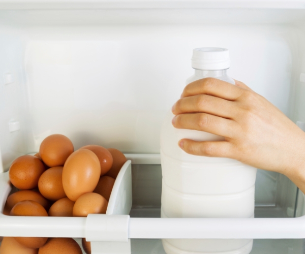 A hűtőajtóban tárolod a tojást? Rosszul teszed!